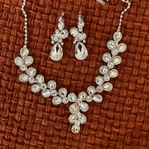 Elegant Silver Crystal Necklace and Earring Set